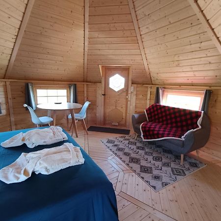 Les Cabanes Du Grand Nord Pradines  Exteriör bild