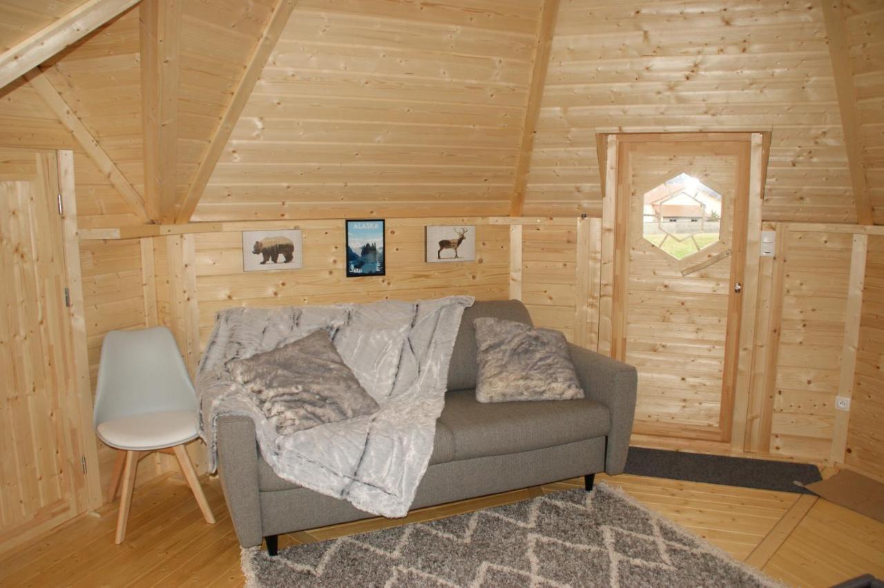 Les Cabanes Du Grand Nord Pradines  Exteriör bild
