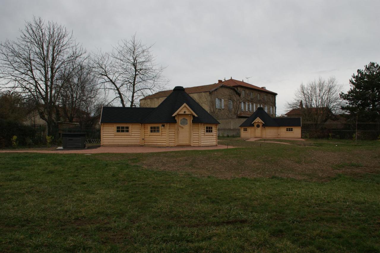 Les Cabanes Du Grand Nord Pradines  Exteriör bild
